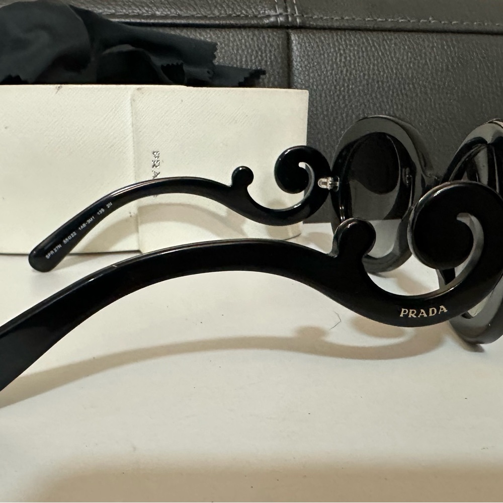 Prada iconic sunglasses - Picture 2 of 5